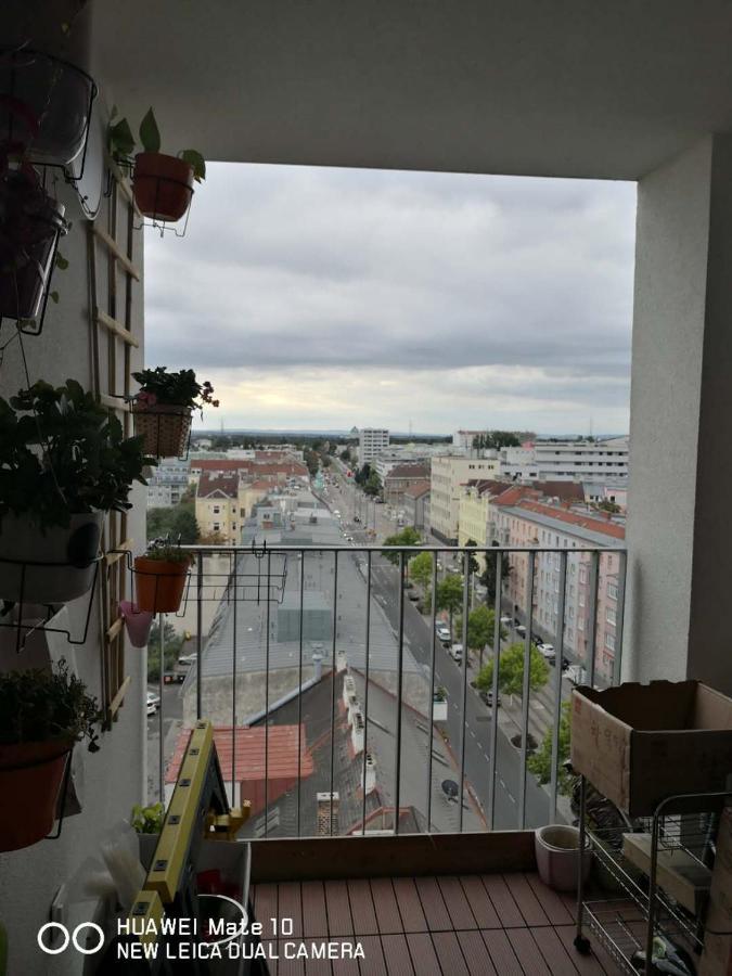 Modern Apartment Bei U Bahn Simmering Vienna Exterior photo