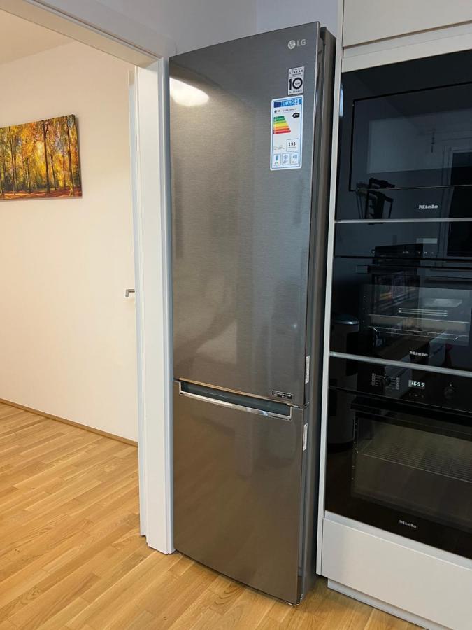 Modern Apartment Bei U Bahn Simmering Vienna Exterior photo